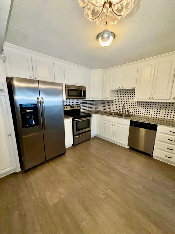 7855 Meadow Park Drive #B, Dallas, TX 75230