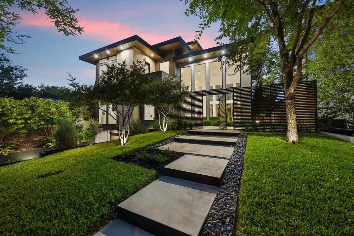 423 W Colorado Boulevard, Dallas, TX 75208 - #1