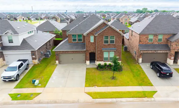 9820 Elk Falls Lane, Aubrey, TX 76227