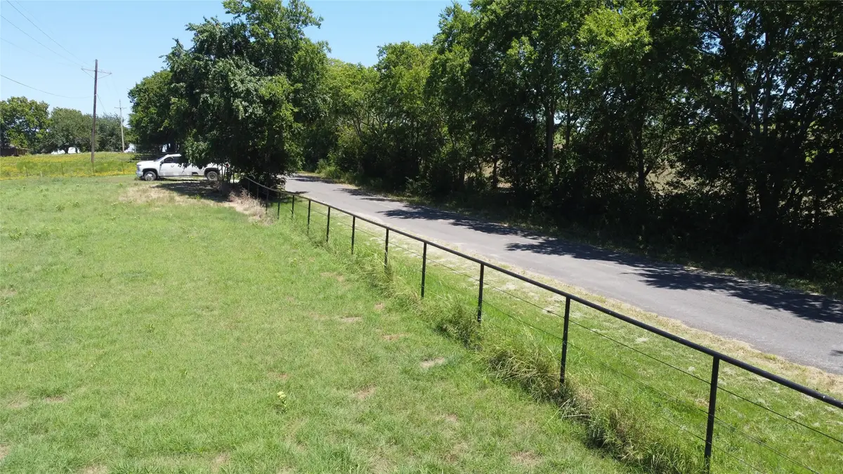 833 E Lovers Lane, Bells, TX 75414 - #1