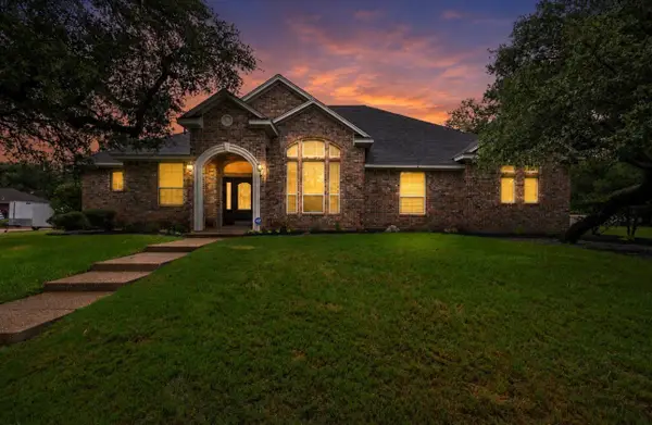 100 Laurel Oaks Lane, Crawford, TX 76638