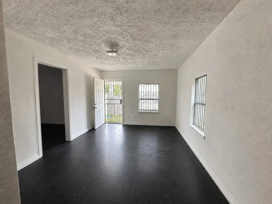 1309 S Riverside Drive, Fort Worth, TX 76104 - #2