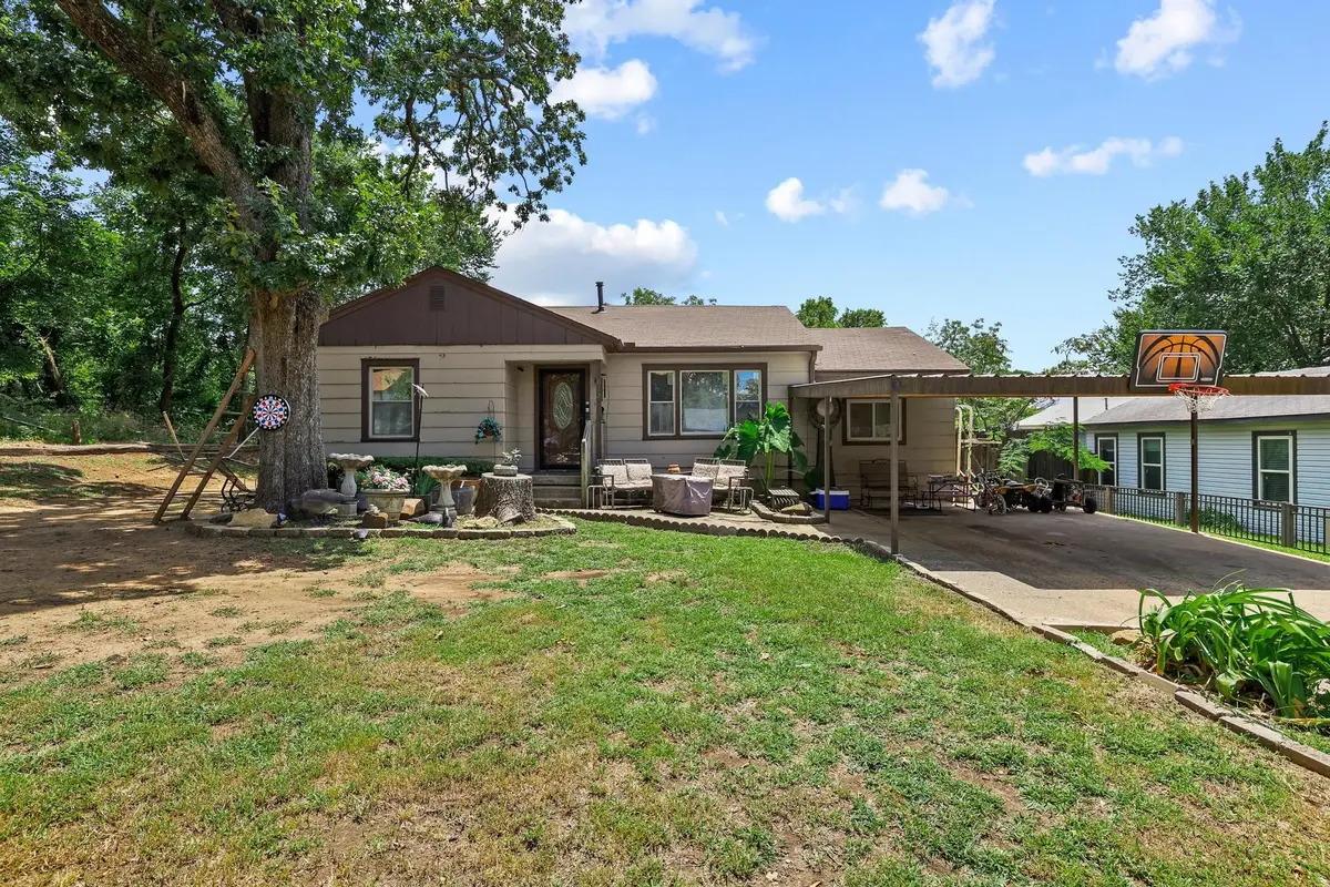 612 E Monterey Street, Denison, TX 75021 - #1