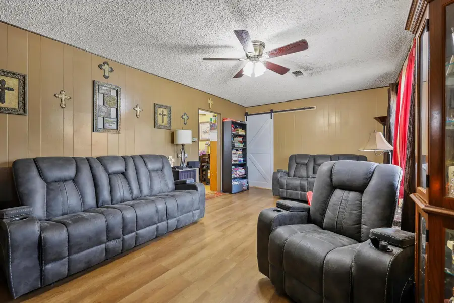 612 E Monterey Street, Denison, TX 75021 - #2