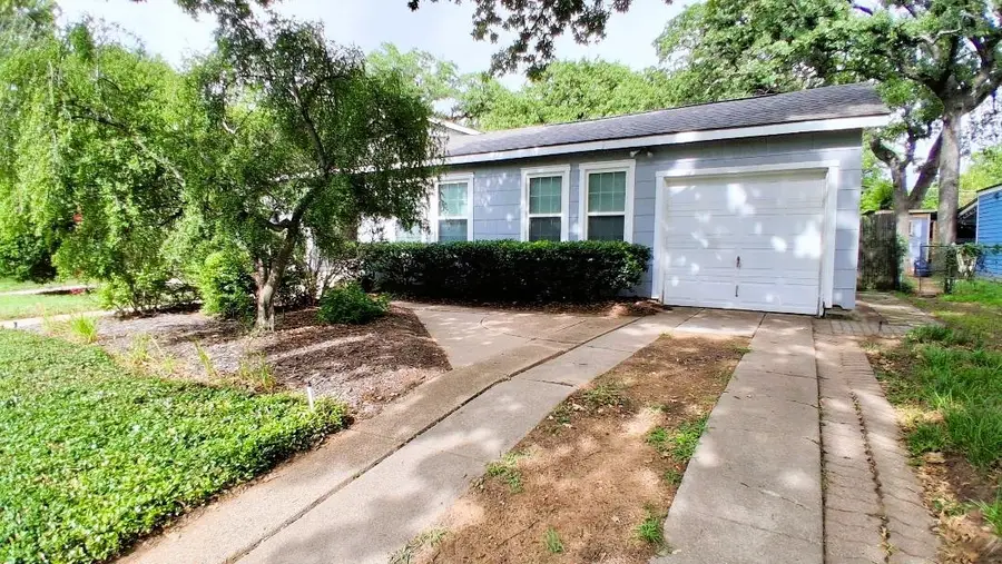1805 Robinwood Drive, Fort Worth, TX 76111 - #2