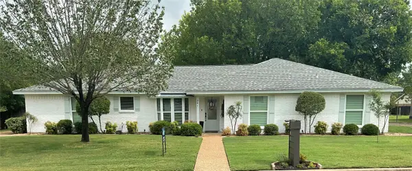 341 Cedarwood Lane, Hewitt, TX 76643