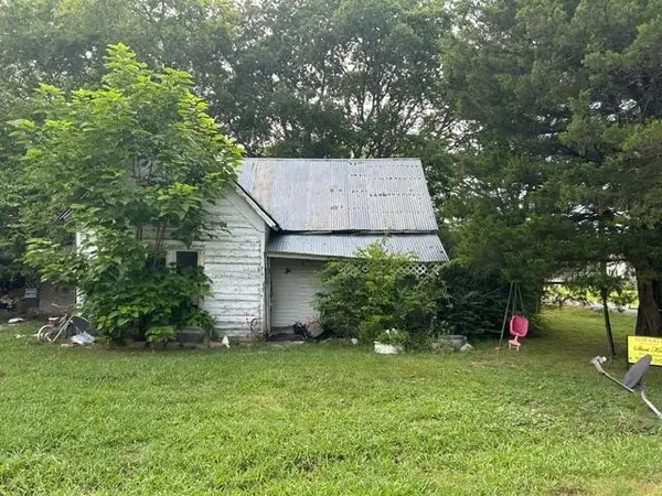 705 N Gardner Street, Whitewright, TX 75491