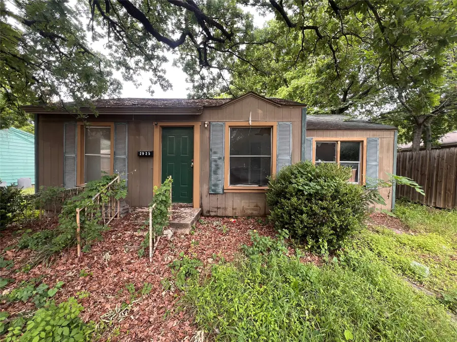 2925 Oakwood Street, Haltom City, TX 76117 - #2