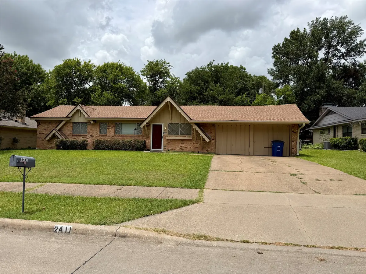 2411 Woodlawn Drive, Ennis, TX 75119 - #1