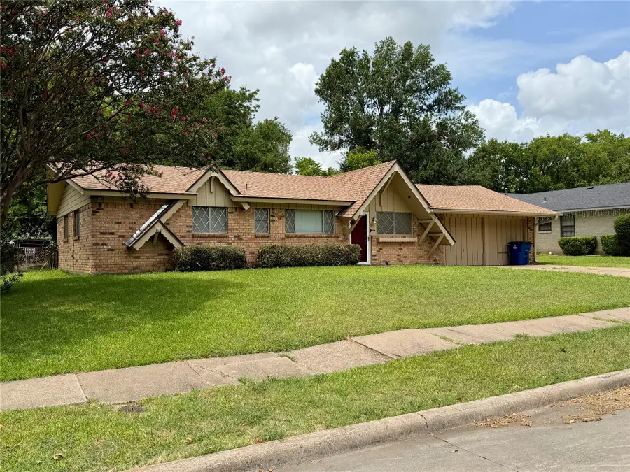 2411 Woodlawn Drive, Ennis, TX 75119 - #2