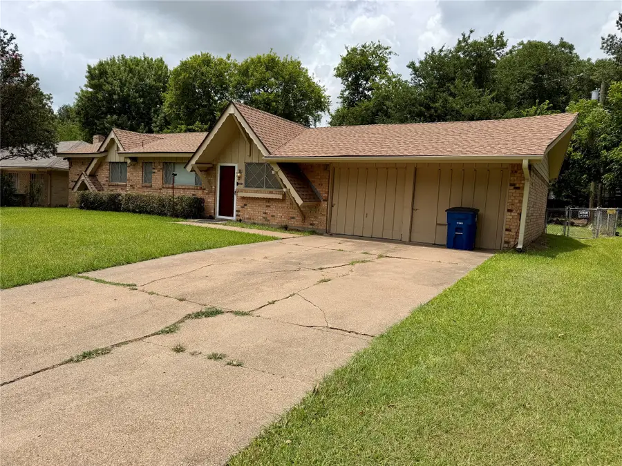 2411 Woodlawn Drive, Ennis, TX 75119 - #3