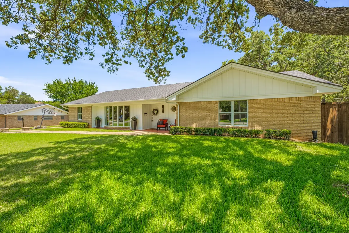 1423 Oak Hills Drive, Graham, TX 76450 - #1