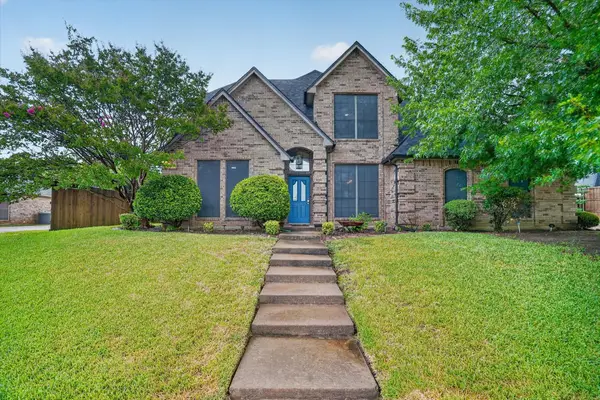 813 Cardinal Ridge Road, Burleson, TX 76028