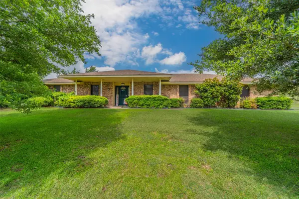 5011 Springbrook Drive, Midlothian, TX 76065