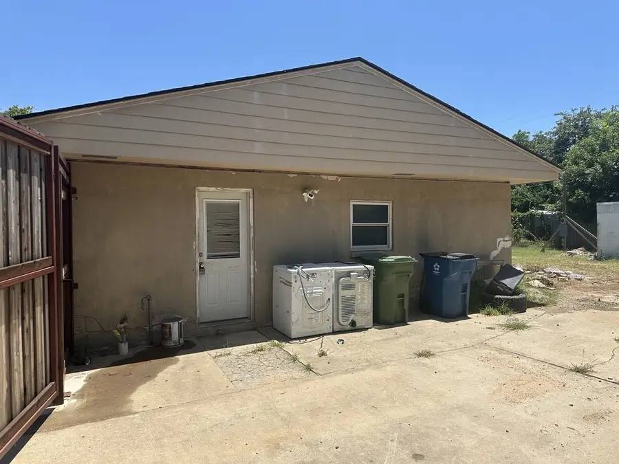 372 Edwards Street, Lewisville, TX 75057 - #2