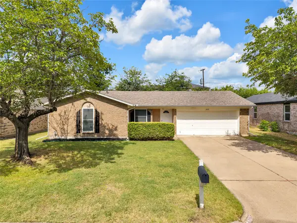 6075 Lalagray Lane, Watauga, TX 76148