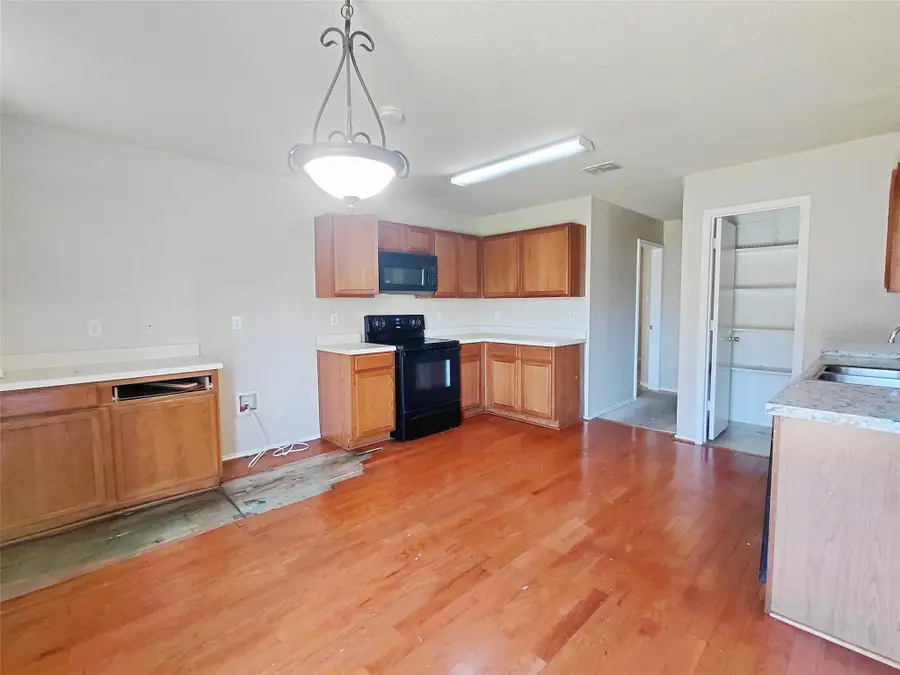 2123 W Grove Lane, Grand Prairie, TX 75052 - #3