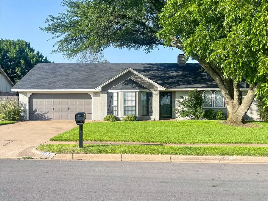 112 Overcrest Drive, Benbrook, TX 76126 - #2