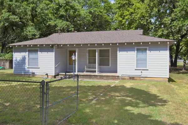 329 N Ash Avenue, Azle, TX 76020