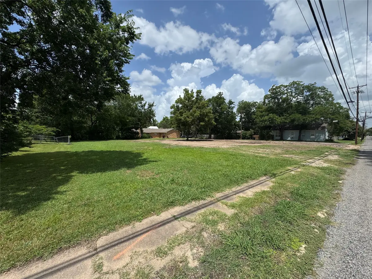 300 W 10th Street, Bonham, TX 75418 - #1