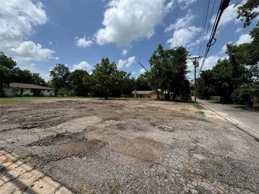 300 W 10th Street, Bonham, TX 75418 - #2