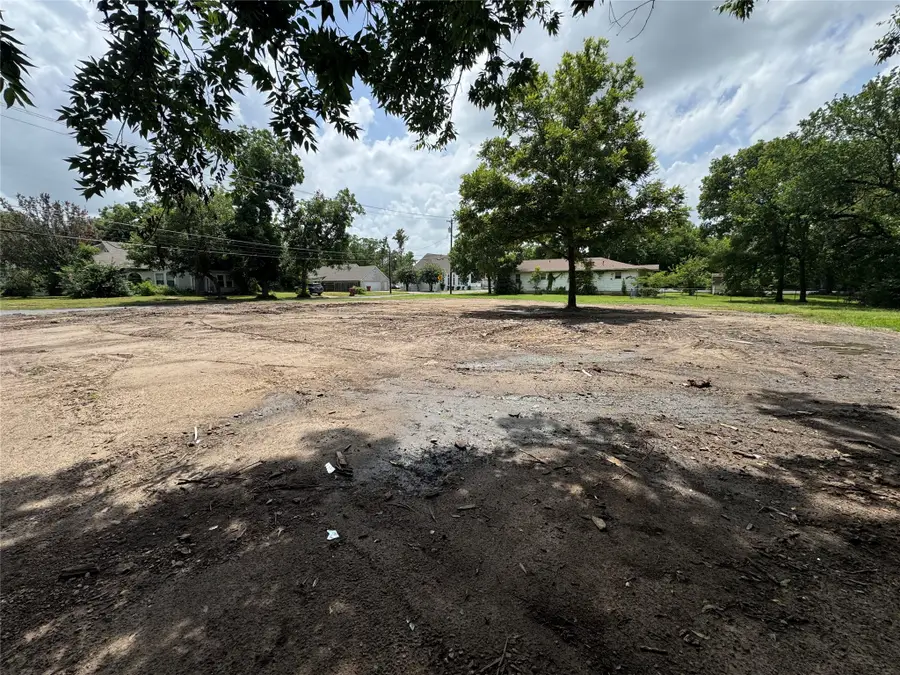300 W 10th Street, Bonham, TX 75418 - #3