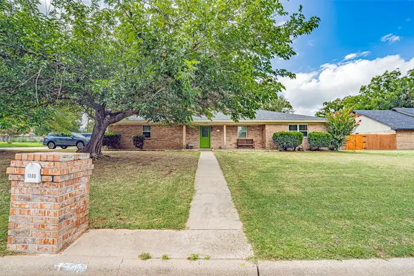 1300 4th Street, Granbury, TX 76048
