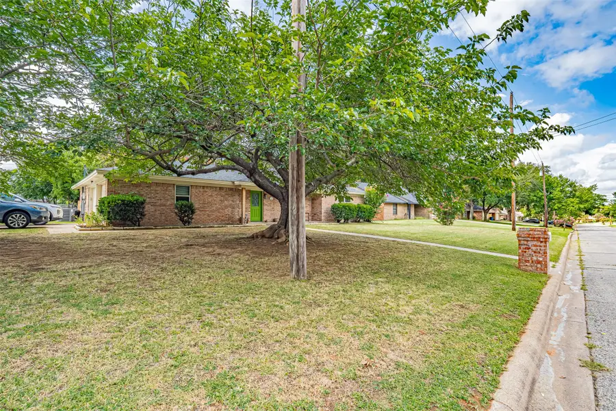 1300 4th Street, Granbury, TX 76048 - #2