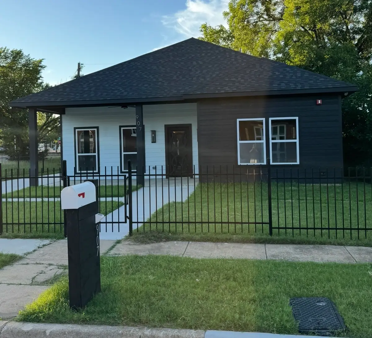 907 E Humbol T Street, Fort Worth, TX 76104 - #1