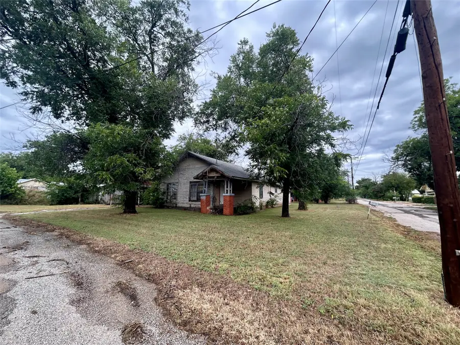 501 W 12th Street, Coleman, TX 76834 - #2