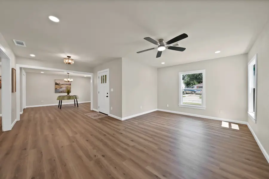 1104 E Russell Avenue, Carrollton, TX 75006 - #2