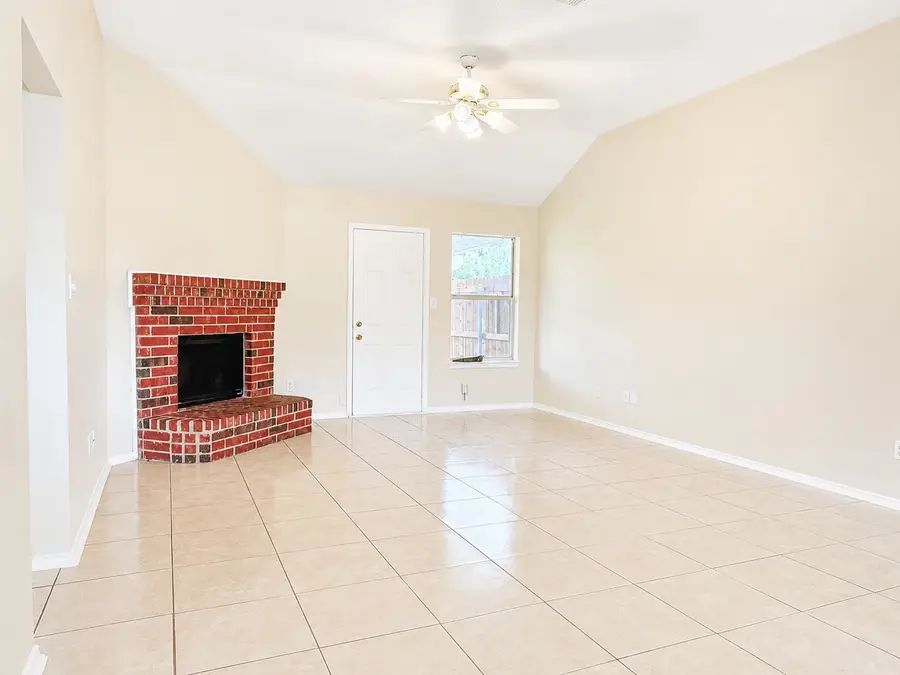 6212 Brookhaven Trail, Arlington, TX 76001 - #2