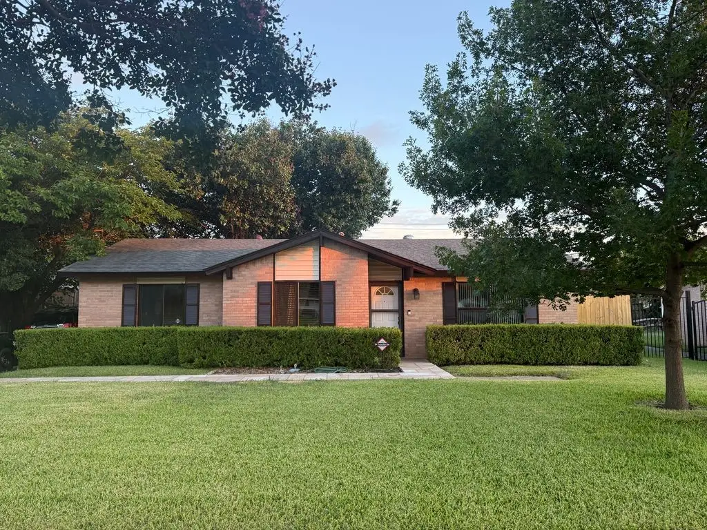 3526 W Rochelle Road, Irving, TX 75062 - #1