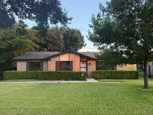 3526 W Rochelle Road, Irving, TX 75062