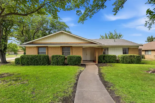 2601 Raintree Drive, Plano, TX 75074