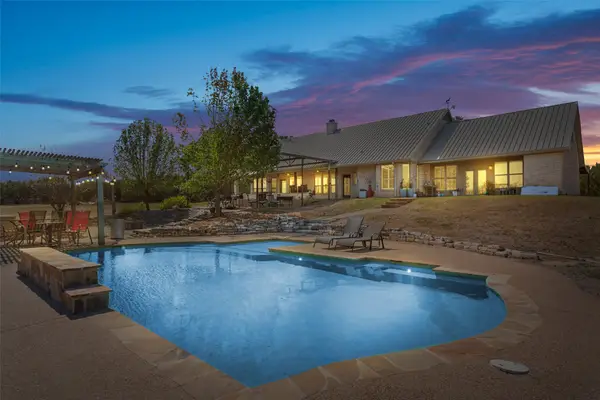 564 Sam Bass Road, McGregor, TX 76657