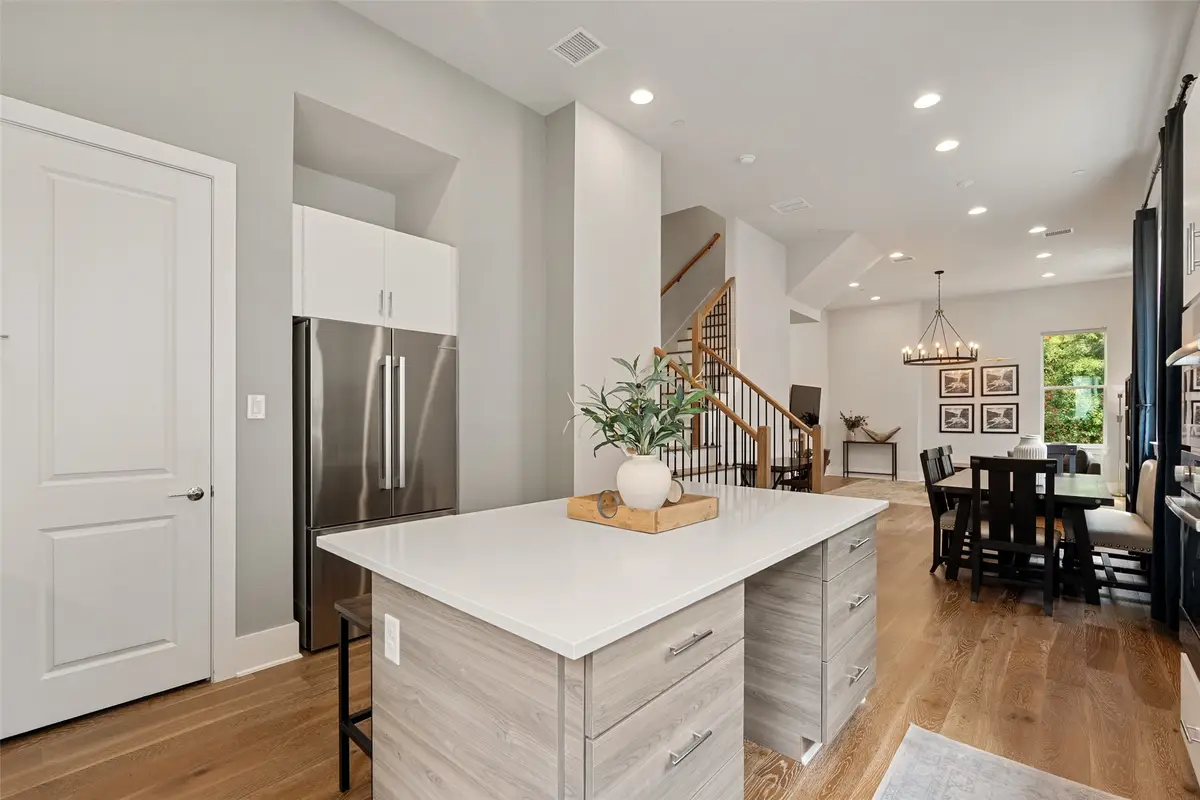 381 E Greenbriar Lane #1001, Dallas, TX 75203 - #1