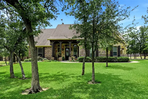 244 S Natural Spring Lane, Azle, TX 76020