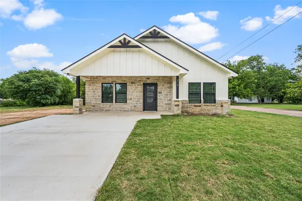 214 Rogers Street, McGregor, TX 76657