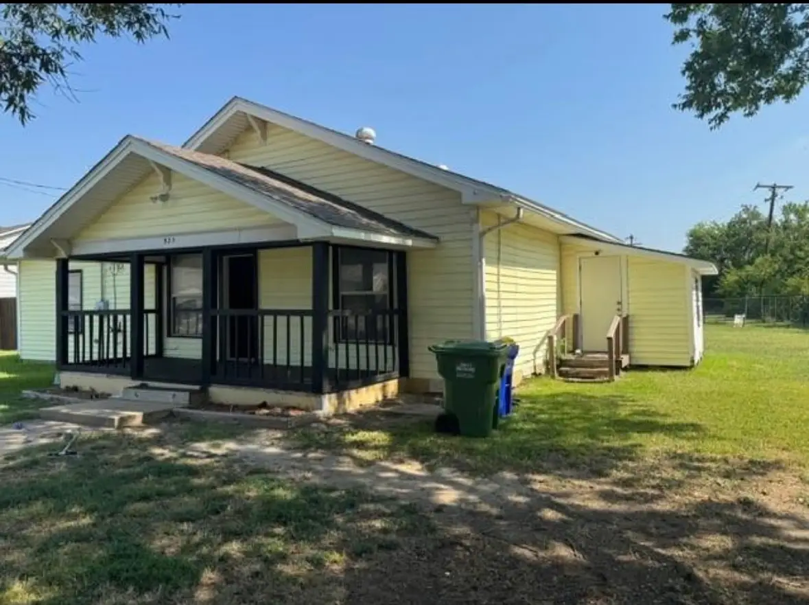 323 E Lloyd Street, Krum, TX 76249 - #1