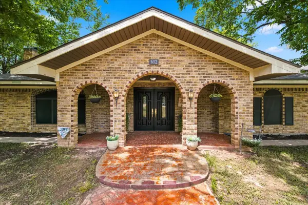 612 W Highland Street, West, TX 76691