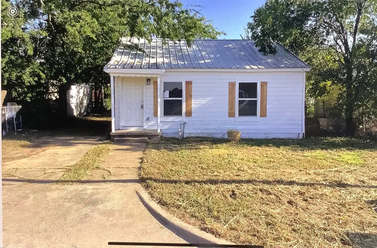 406 11th Street, Mineral Wells, TX 76067 - #1