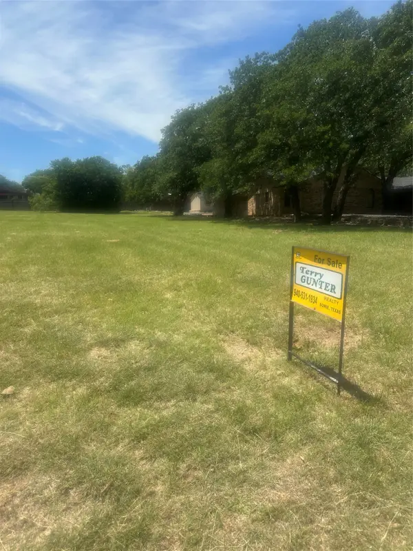 1202 Woodland Trail Drive, Bowie, TX 76230