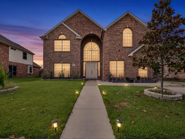 2811 Gillespie Lane, Grand Prairie, TX 75052