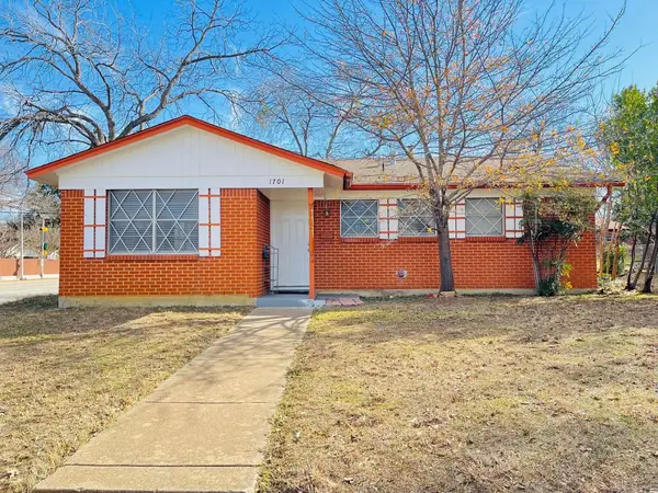 1701 Warren Lane, Fort Worth, TX 76112