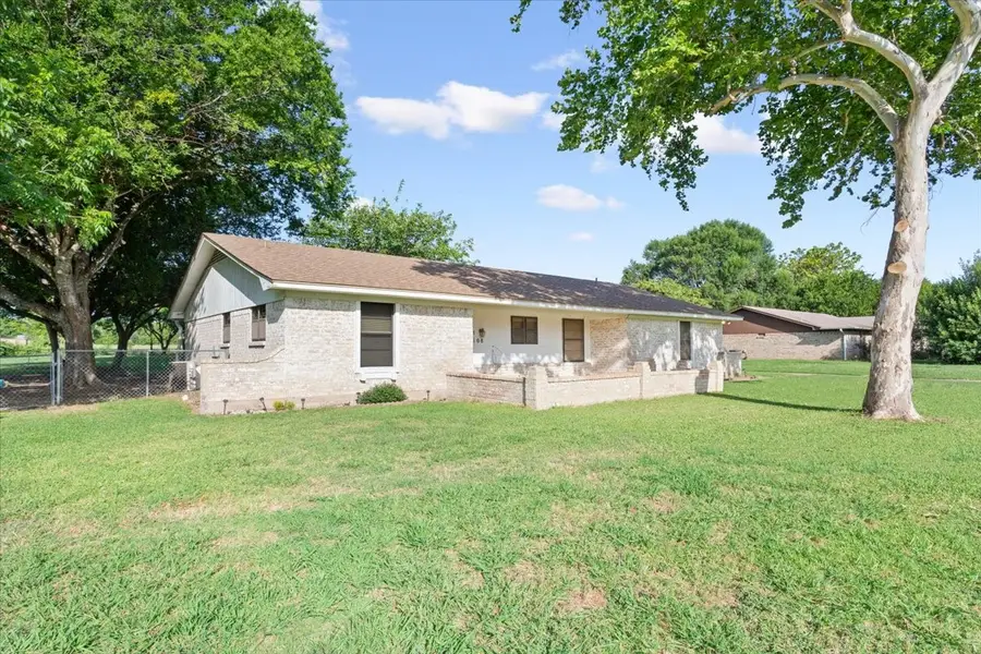 108 Towne West Drive, Lorena, TX 76655 - #2
