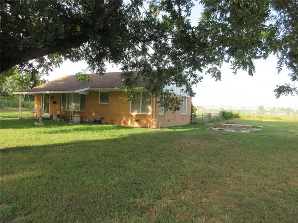 704 Wabash Street #1, Marlin, TX 76661