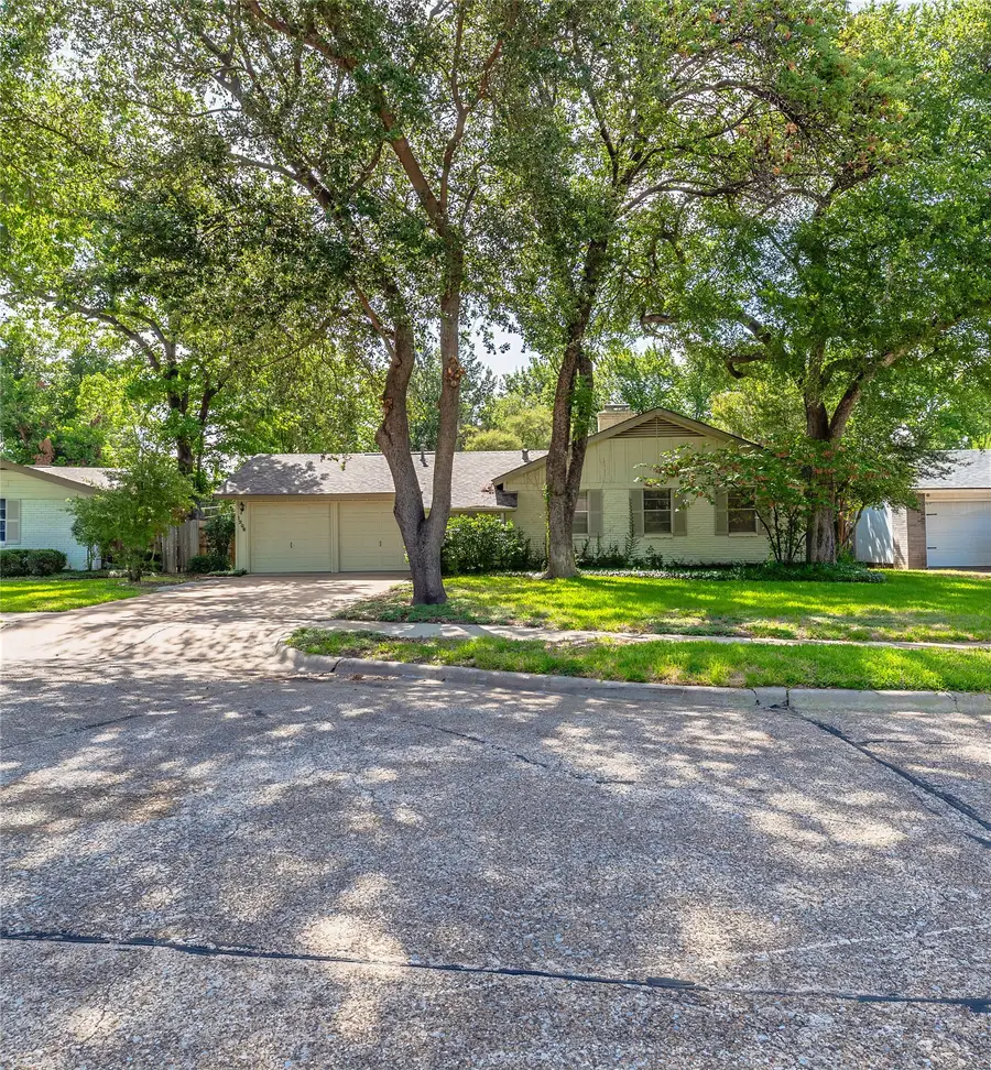 1206 Farnham Court E, Irving, TX 75062 - #3