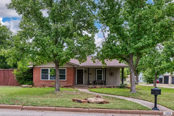 1202 NW 4th Avenue, Mineral Wells, TX 76067