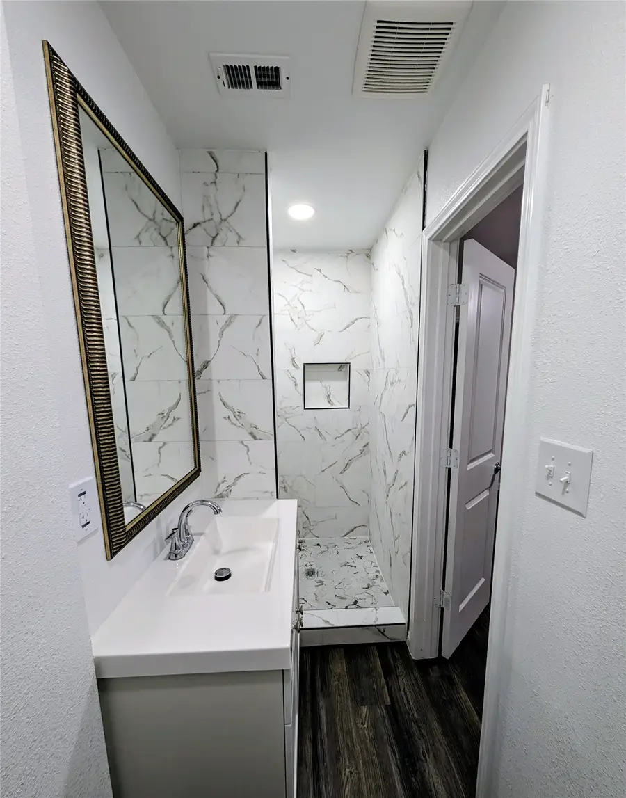 1706 Henderson Court, Irving, TX 75061 - #2